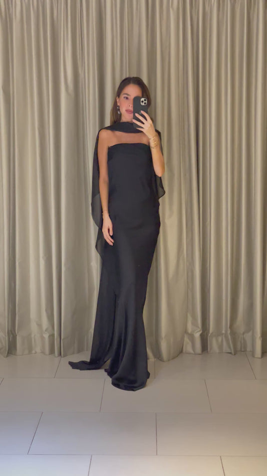 SILUETA Y CAPA MAXI SATIN